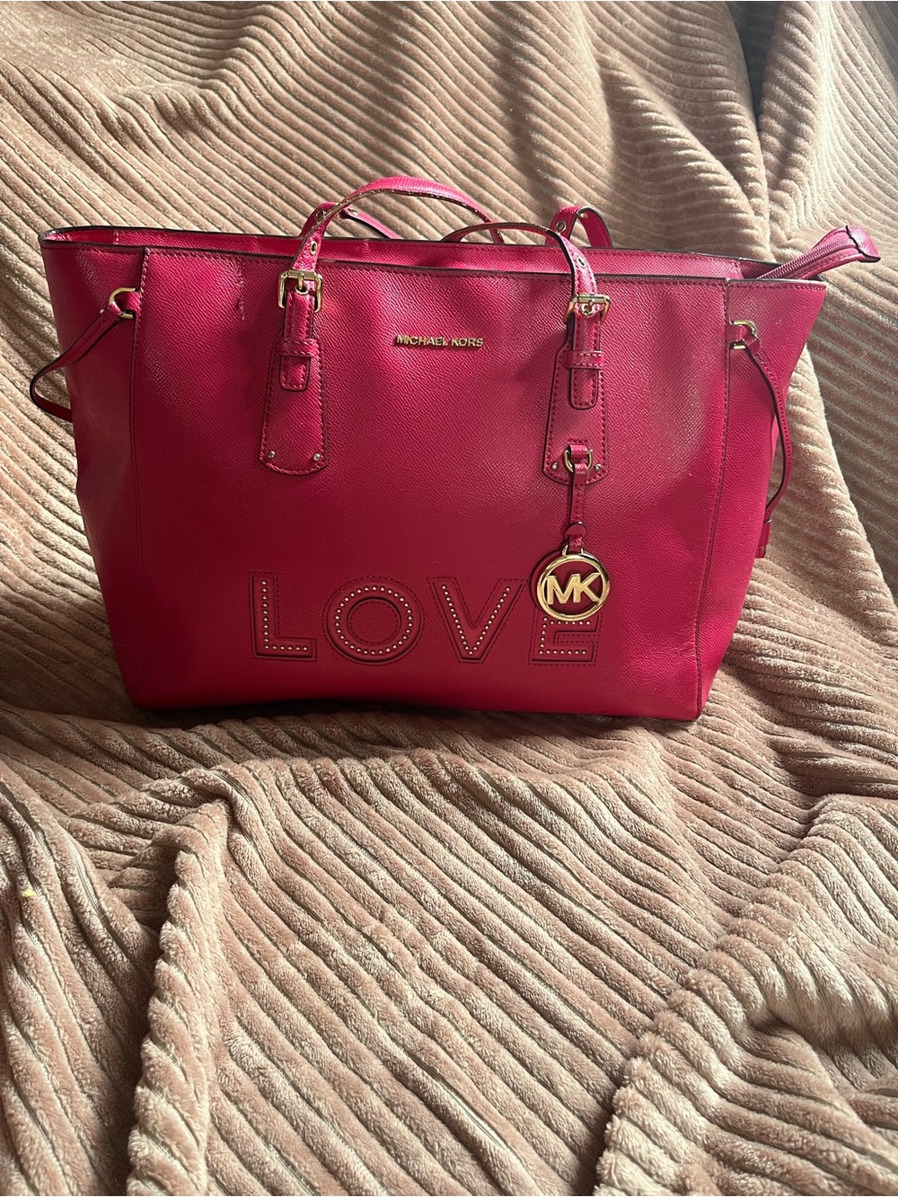 Michael Kors Voyager tote “LOVE”